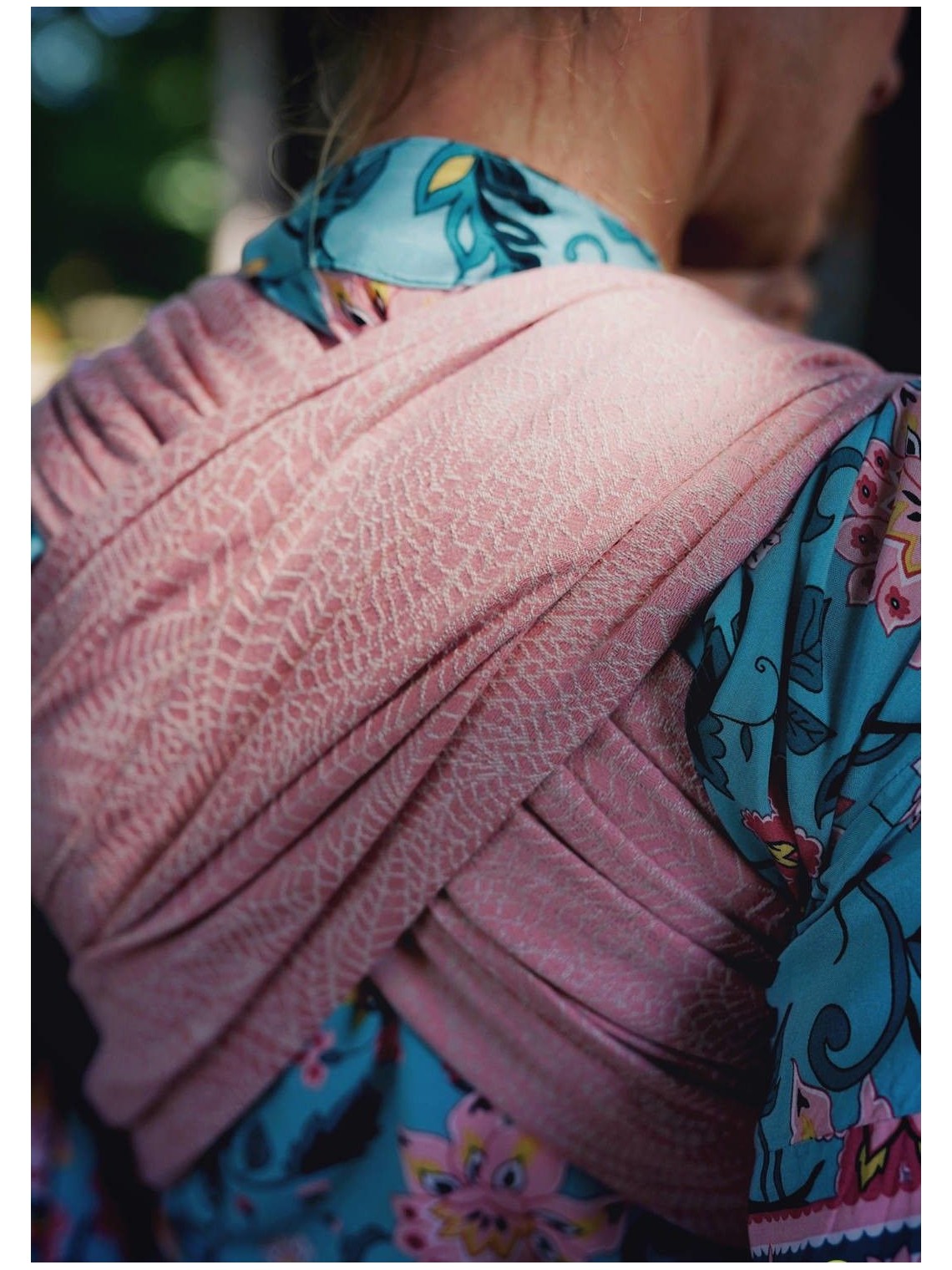 Little Frog kantoliina vauvan kantamiseen