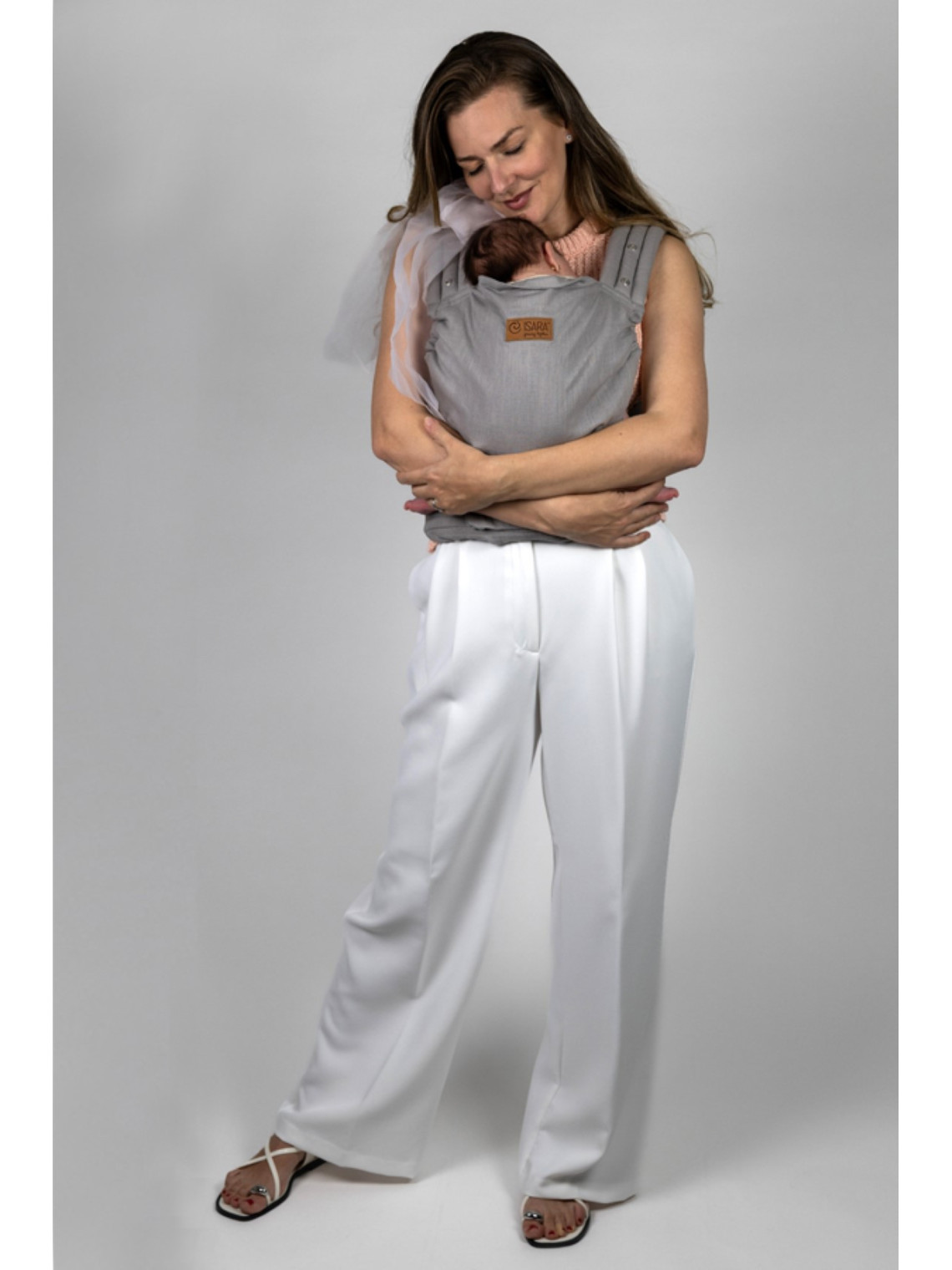 ISARA Elite – tai stiliaus ir techninio tobulumo derinys tėvams, kurie vertina kokybę be kompromisų.