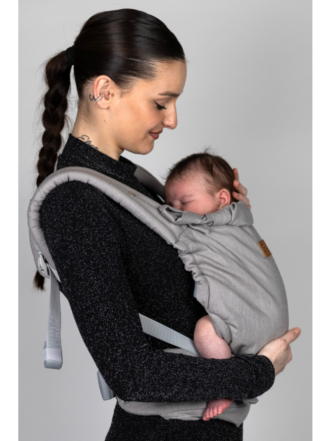 ISARA Elite – tai stiliaus ir techninio tobulumo derinys tėvams, kurie vertina kokybę be kompromisų.