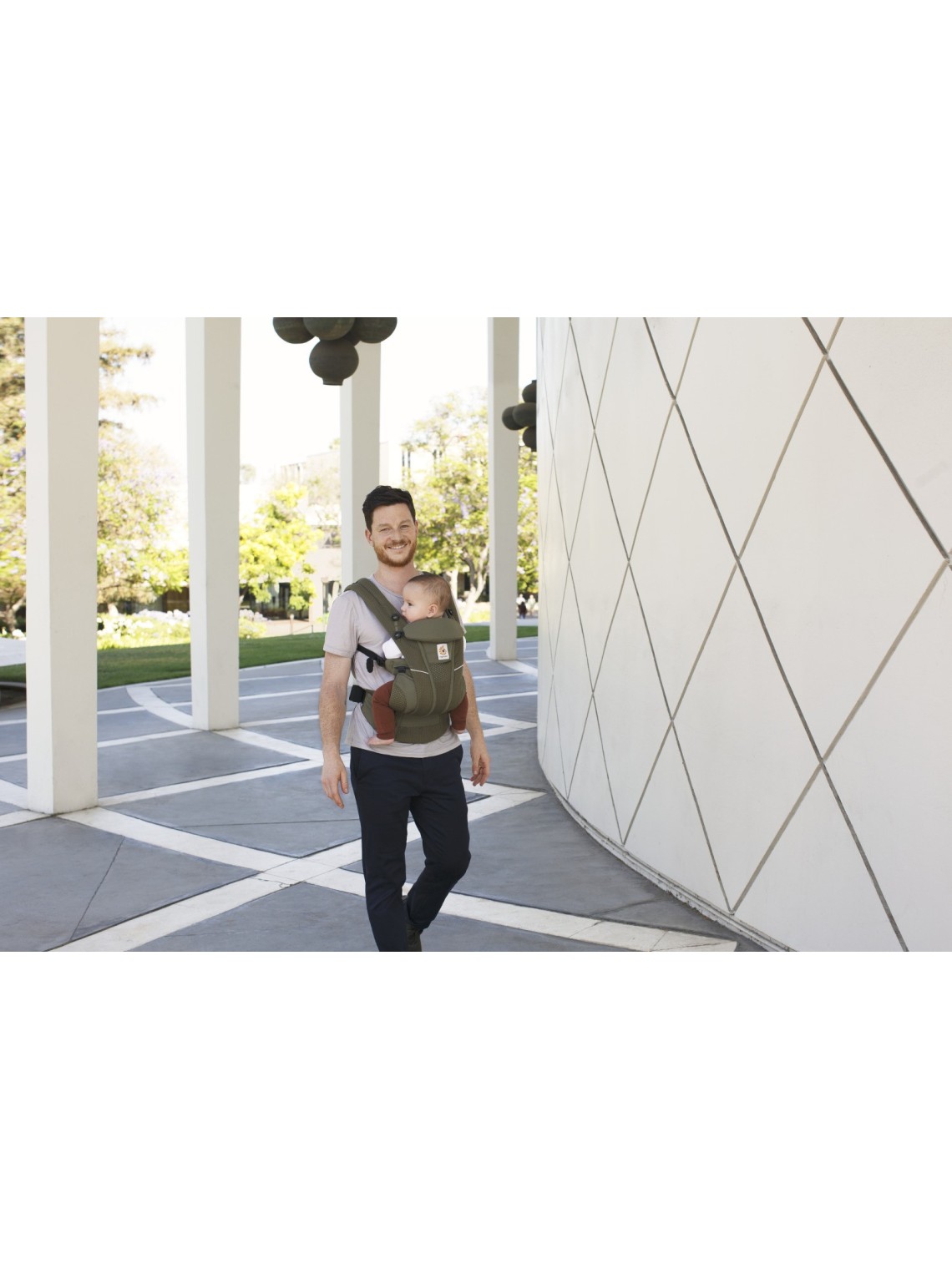 Ergobaby Omni Breeze nešioklė – kvėpuojantis komfortas nuo gimimo