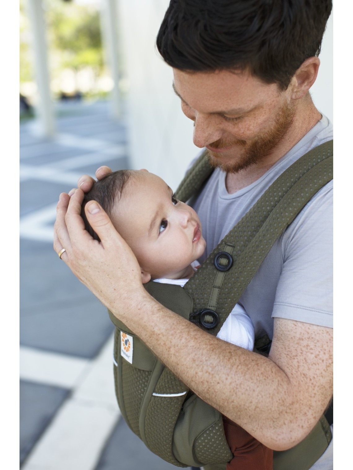 Ergobaby Omni Breeze nešioklė – kvėpuojantis komfortas nuo gimimo